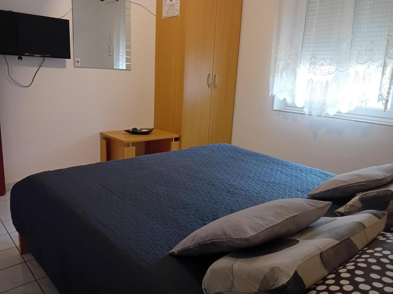 Rooms With A Parking Space Krk - 13553 Vrh  Rum bild